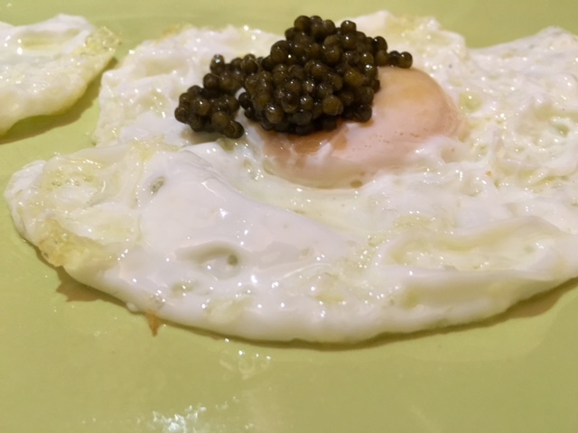 Huevos de Corral con Caviar Irani Beluga