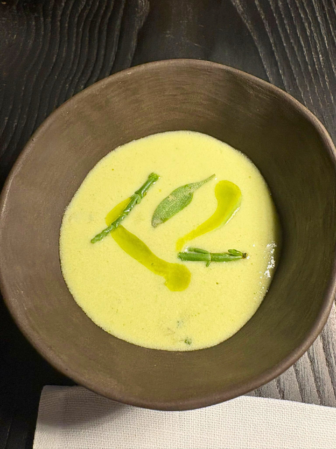 Vinos, brasas y tradición gallega reinterpretada. Taberna Solla