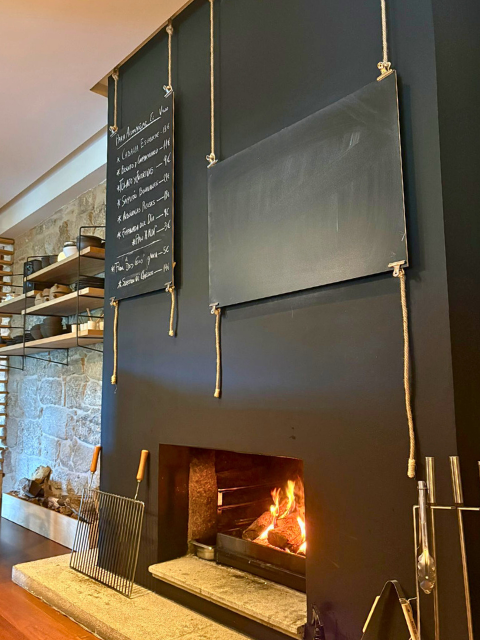 Vinos, brasas y tradición gallega reinterpretada. Taberna Solla