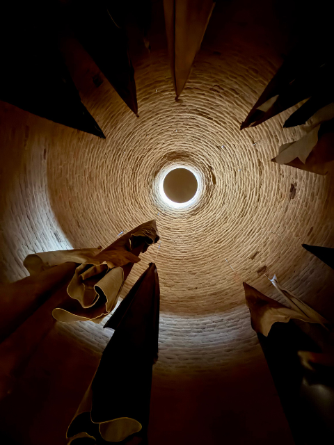 La Cúpula de El Capricho: fuego, silencio y buey