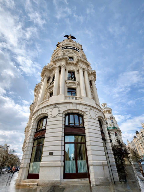 Metrópolis: la corona de Gran Vía que ahora se come