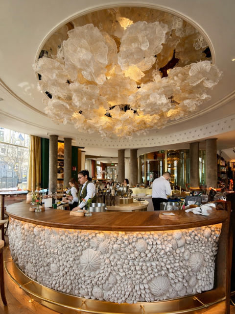 Metrópolis: la corona de Gran Vía que ahora se come